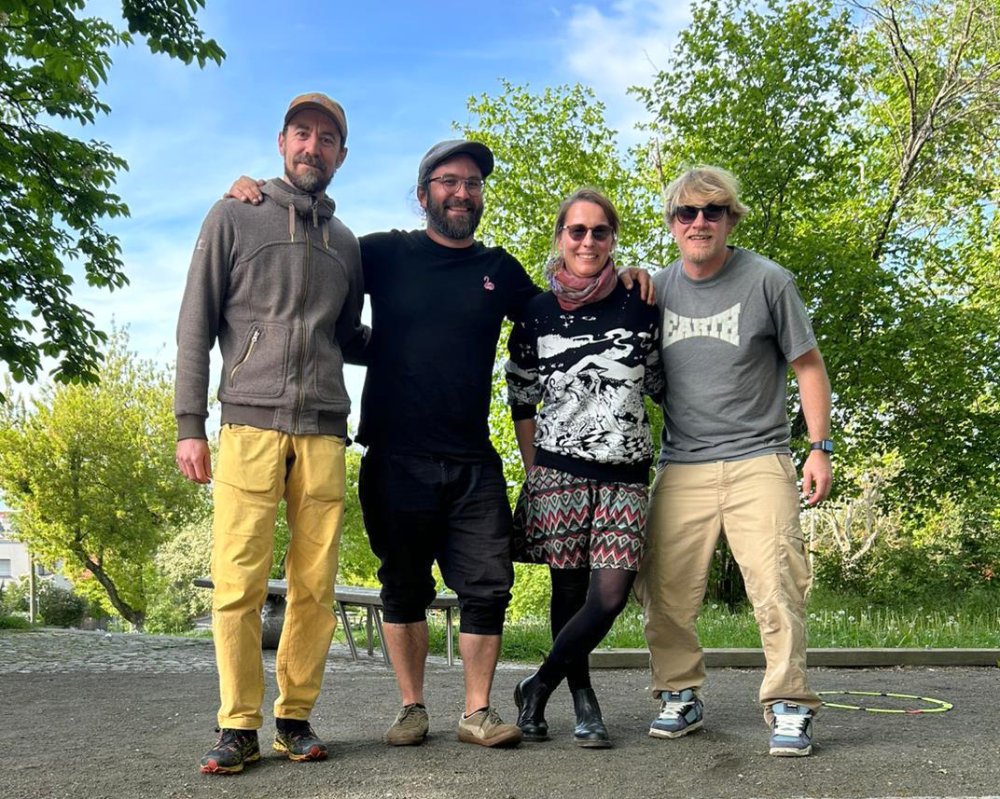 Die Protagonist:innen eines Boulemärchens: Johannes, Thomas, Anna und Lars (v.l.n.r.)